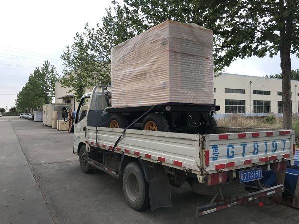 一臺(tái)30kw含棚拖車發(fā)電機(jī)組于2018年5月18日成功發(fā)往浙江省義烏市