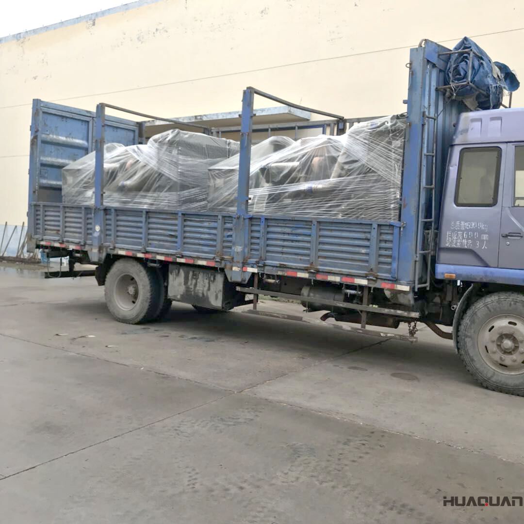 7月26號兩臺50kw和100kw標(biāo)配型柴油發(fā)電機(jī)組發(fā)往河北