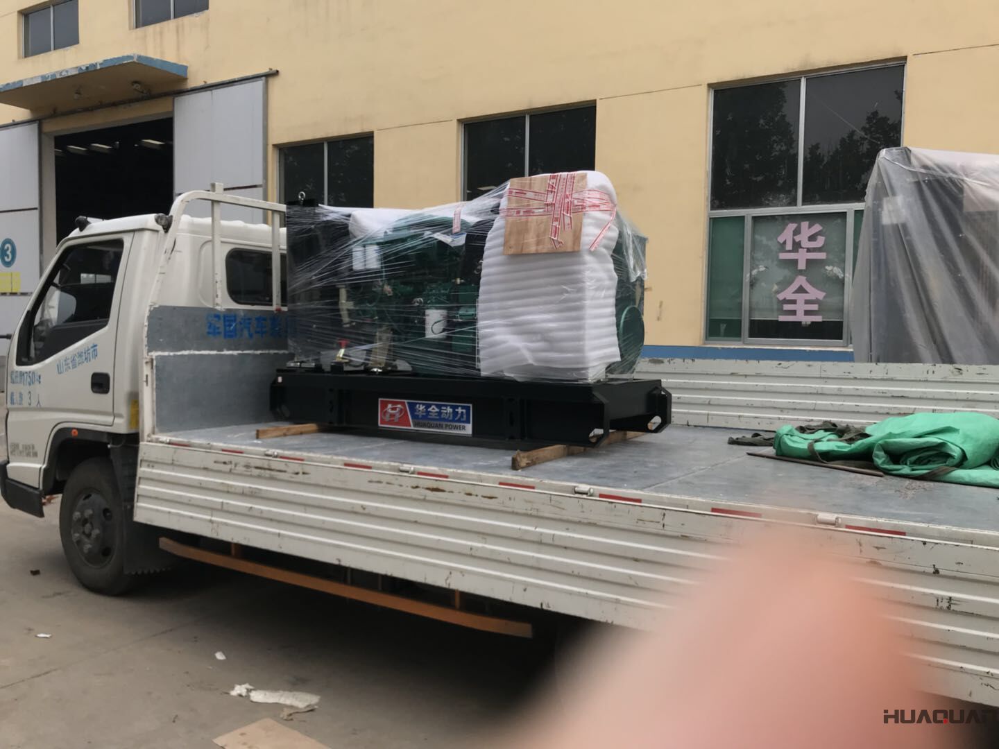 7月27號一臺30kw標配型柴油發(fā)電機組發(fā)往江蘇