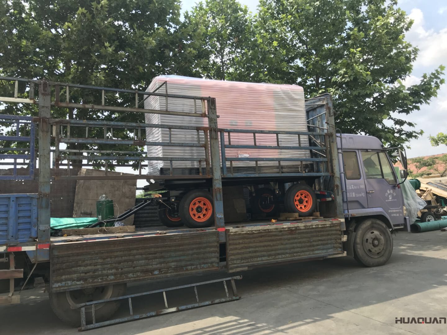 7月28號一臺150kw移動靜音型柴油發(fā)電機組發(fā)往上海