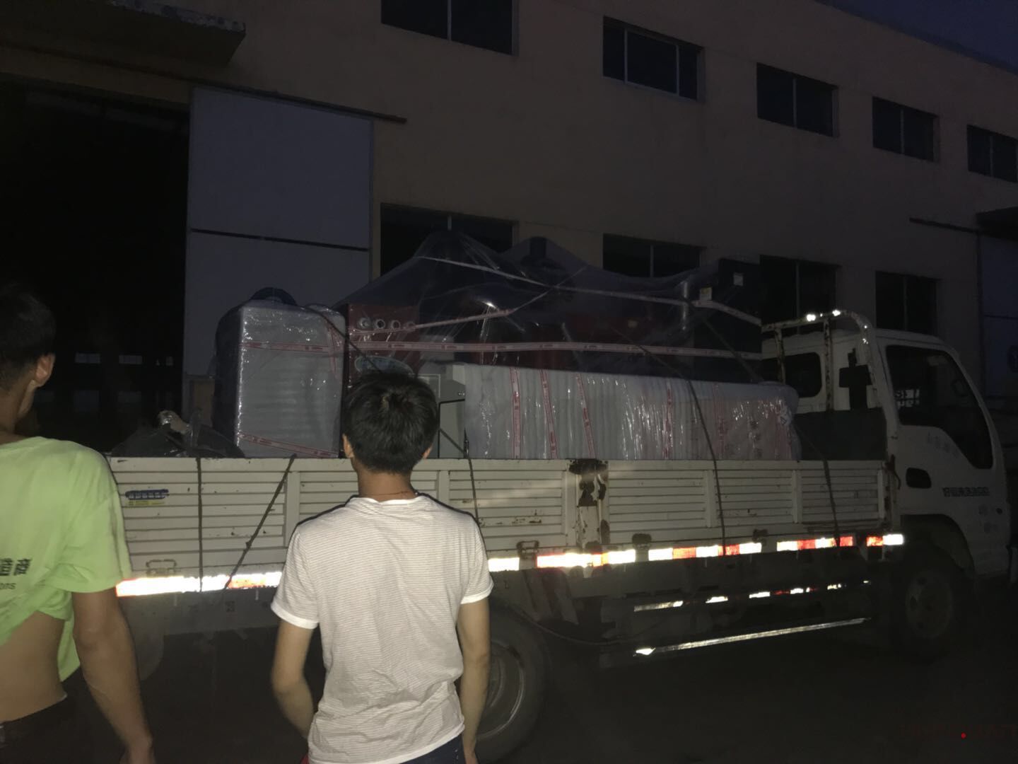 一臺250kw自動(dòng)化型柴油發(fā)電機(jī)組于7月31號發(fā)往遼寧