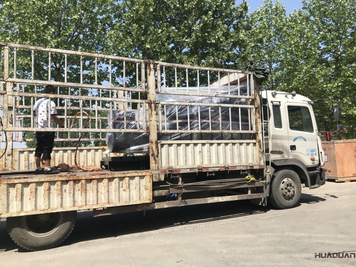 8月25日，一臺(tái)1000kw自動(dòng)化柴油發(fā)電機(jī)組于華全動(dòng)力順利發(fā)往浙江省