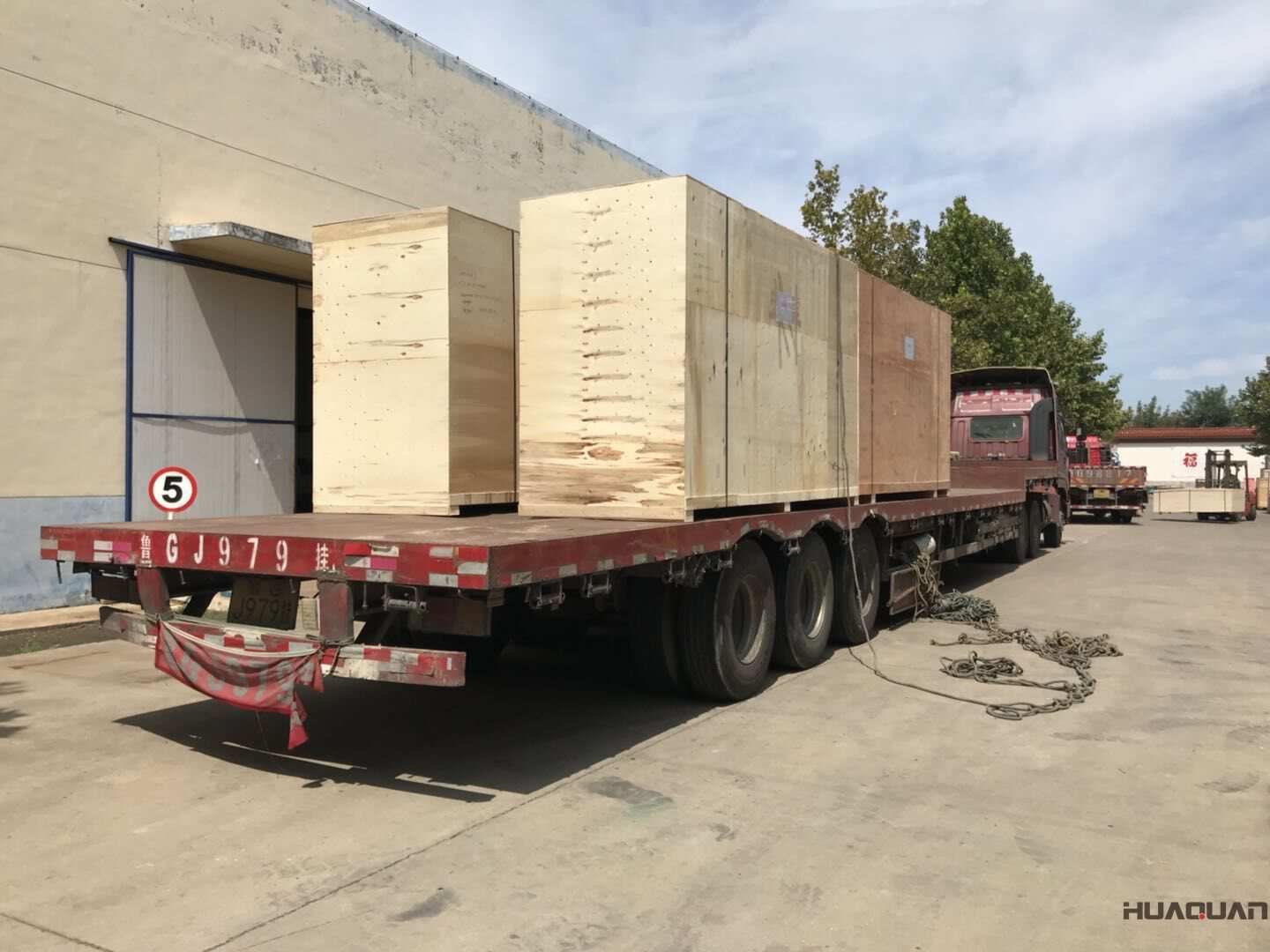 9月6日120kw和300kw兩臺(tái)立柜四保護(hù)柴油發(fā)電機(jī)組發(fā)往浙江