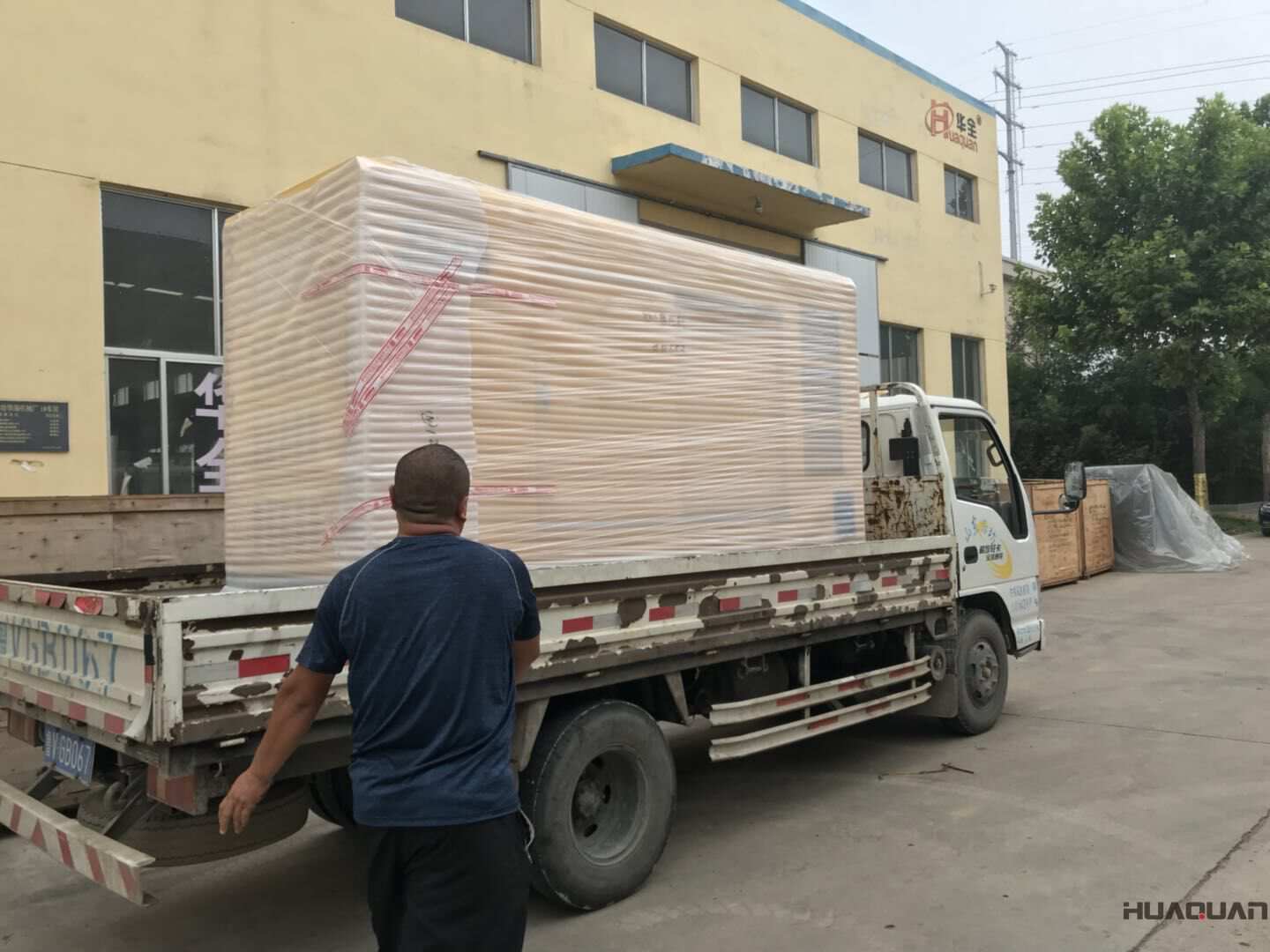 一臺50kw靜音箱型柴油發(fā)電機(jī)組于9月24日發(fā)往山東