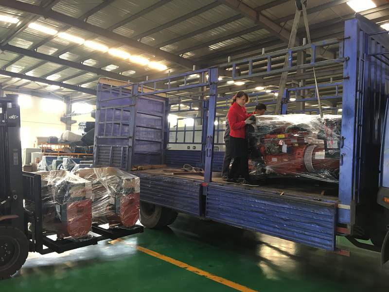 10月2日一臺(tái)100kw標(biāo)配型柴油發(fā)電機(jī)組發(fā)往天津