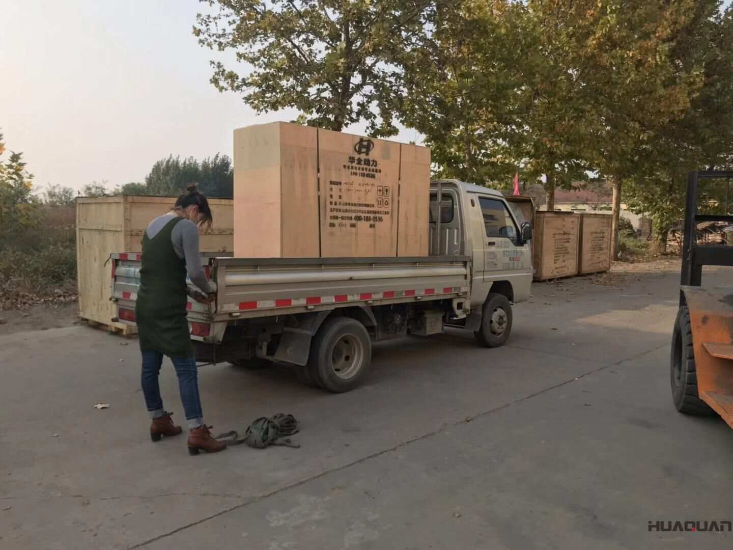 黑龍江的高先生從華全動(dòng)力訂購(gòu)的800kw立柜自啟動(dòng)柴油發(fā)電機(jī)組于10月21日順利發(fā)貨