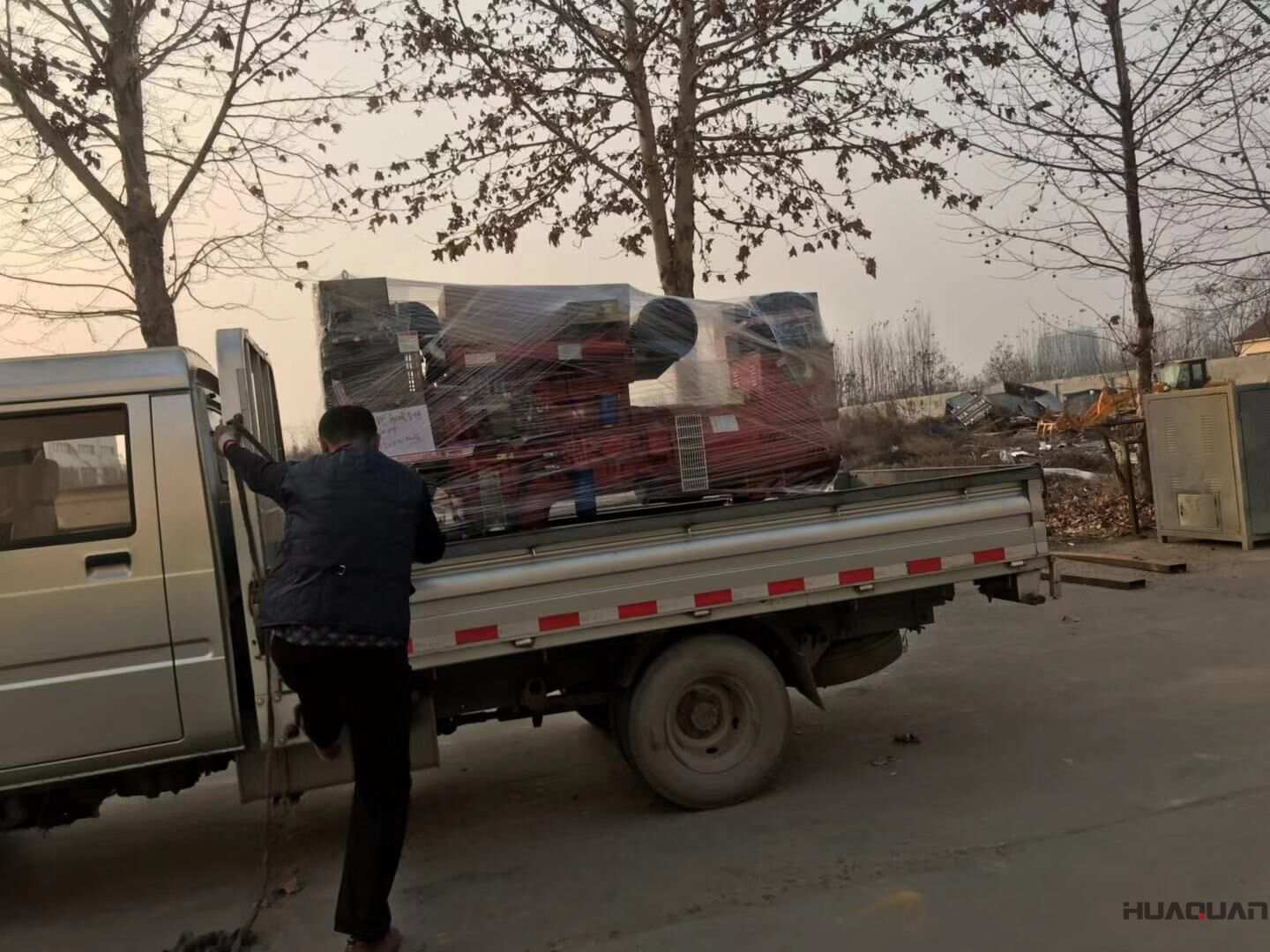 解先生在11月14日從華全動力訂購了一臺50kw標配柴油發(fā)電機組，現(xiàn)在已經(jīng)成功發(fā)往山東省