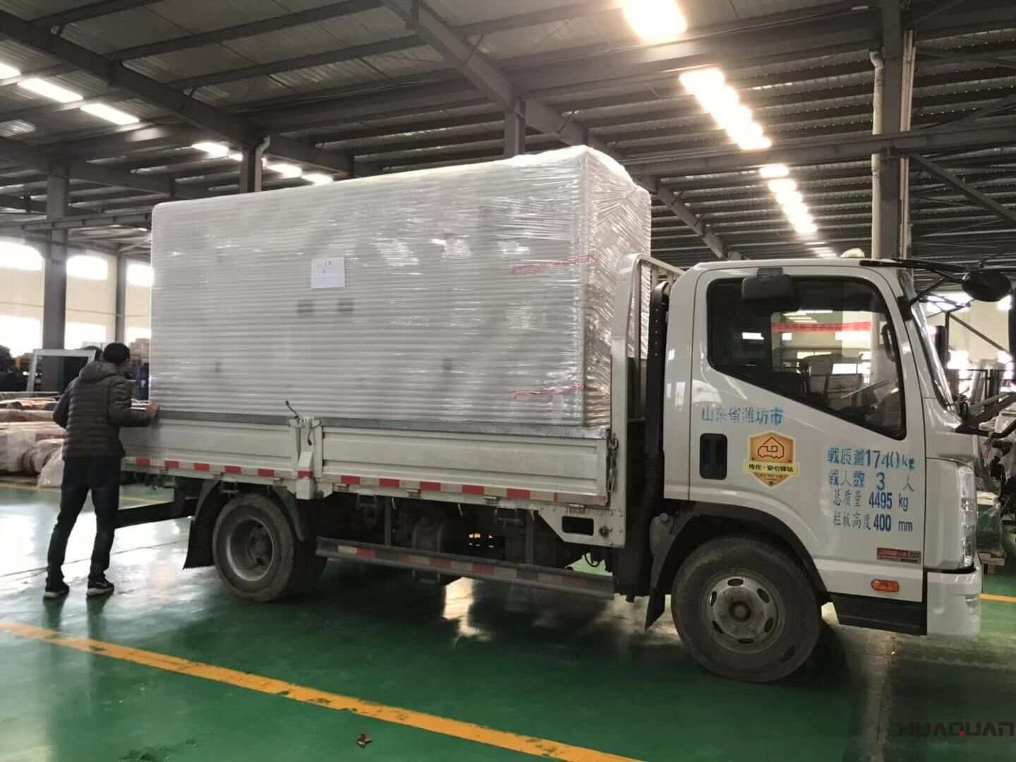 11月15日，楊先生從華全動力采購的一臺260kw靜音箱柴油發(fā)電機組已經承購發(fā)往河北省