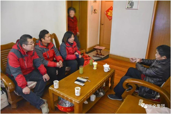 華全動(dòng)力黨支部慰問生病職工，并送去禮物