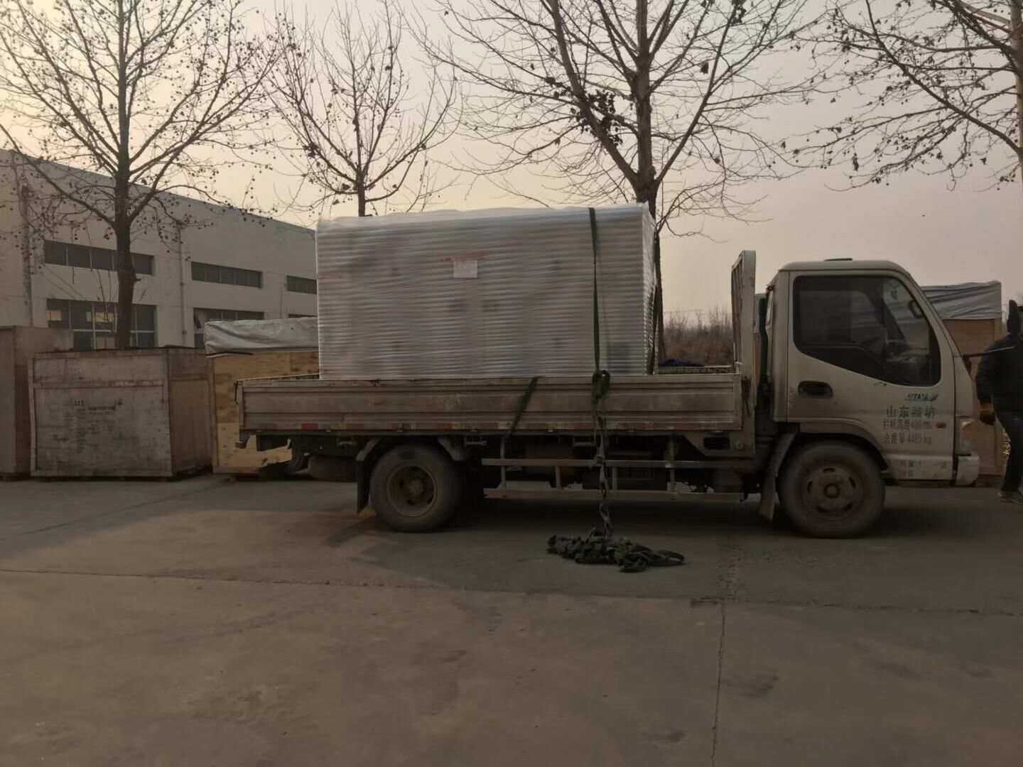 1月2日，江蘇陳先生從華全動力采購的一臺35kw靜音箱柴油發(fā)電機組成功發(fā)往目的地