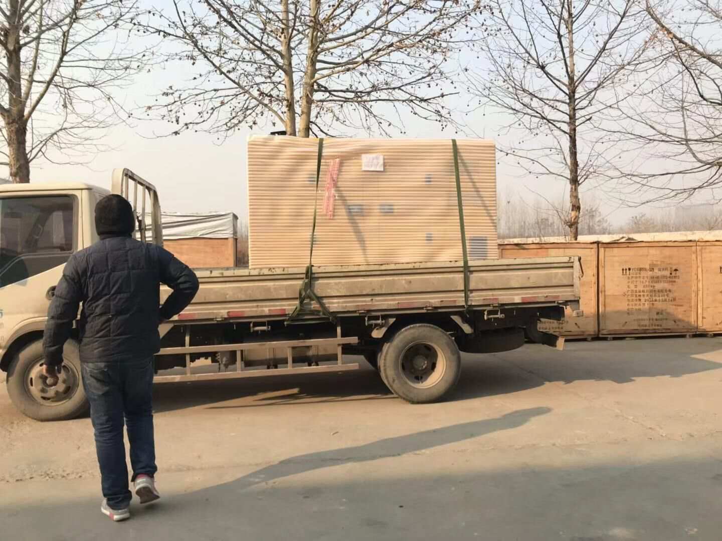 1月3日，王先生從華全動力采購的50kw靜音箱柴油發(fā)電機組順利的發(fā)往河北省