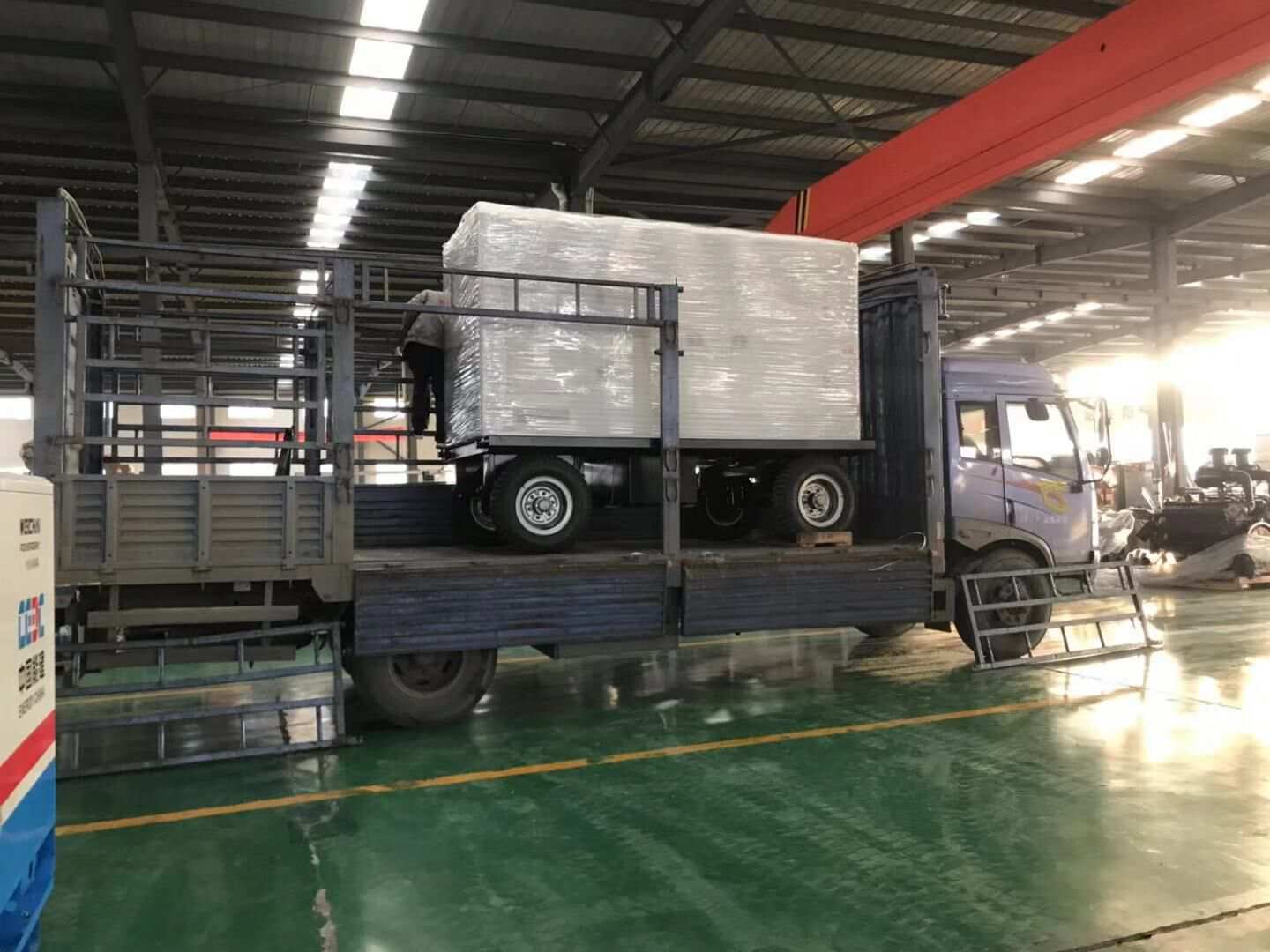 1月11日，耿先生從華全動力采購的400kw靜音式防雨棚柴油發(fā)電機組現(xiàn)已成功發(fā)往河北省