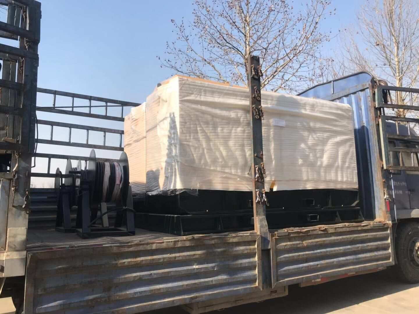 1月16日，謝先生從華全動力采購的380kw標(biāo)配柴油發(fā)電機組成功發(fā)往山東省