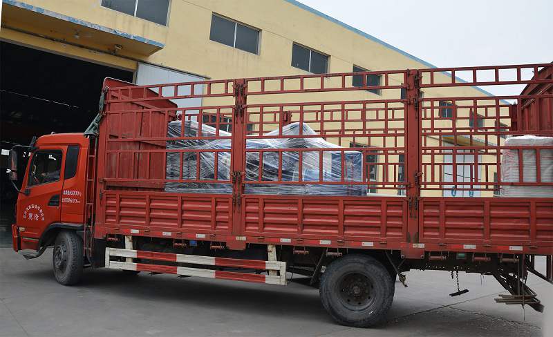 天氣陰沉，張先生從華全動力采購的500kw靜音型發(fā)電機組于3月4日發(fā)往山東省